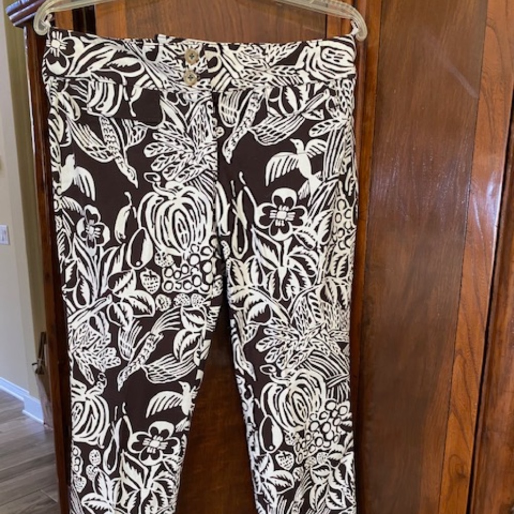 Dark Brown and White Cabi Cropped length Summer Pants size 6